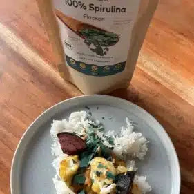 Ofengemüse mit Reis und Spirulina-Flocken von Algenmarkt – Rezeptidee