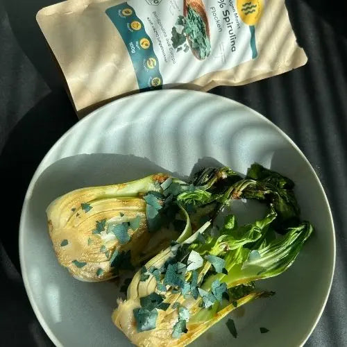 Gebratener Pak Choi mit Spirulina-Flocken von Algenmarkt – Rezeptidee