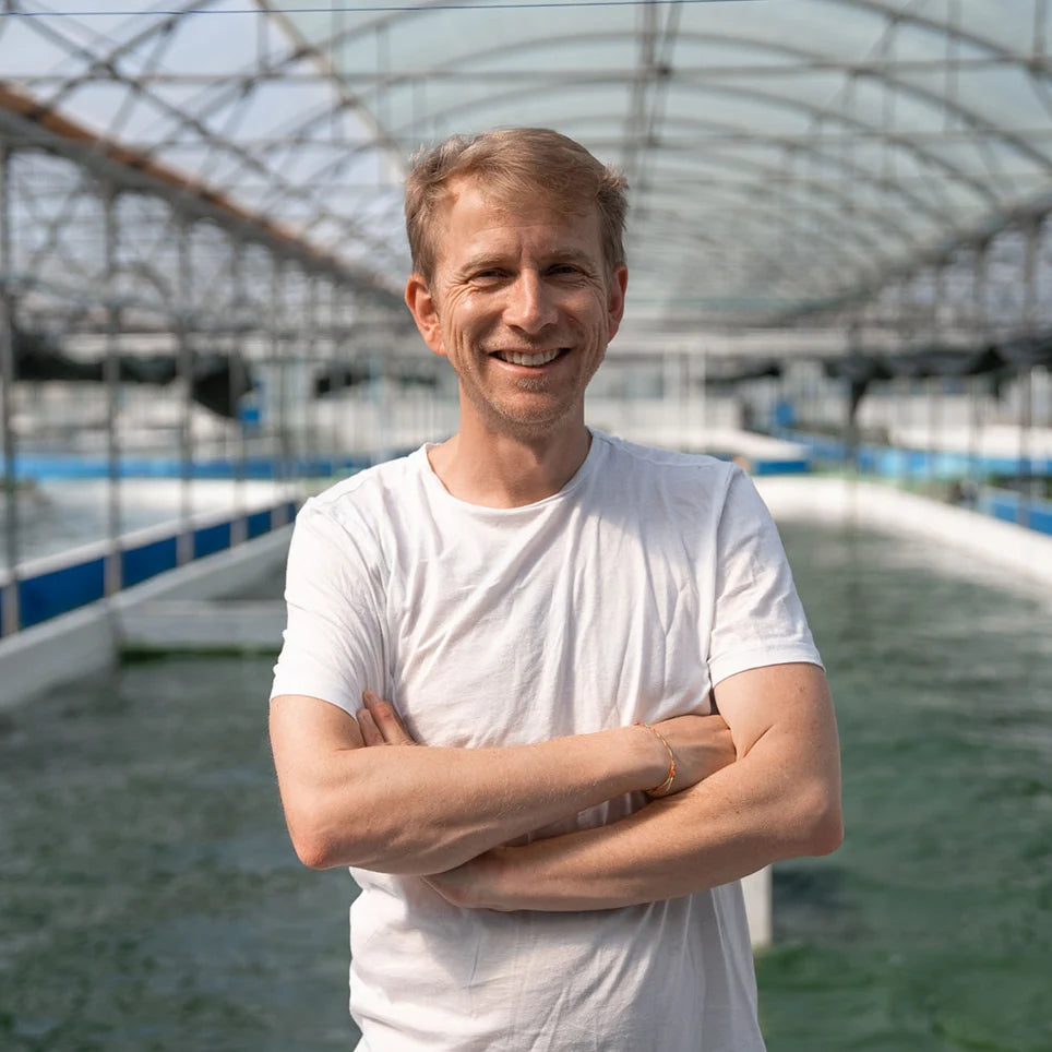 Gründer Dr. Frank Winter in der Spirulina-Farm von Algenmarkt